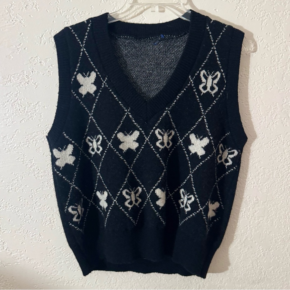 Black and White Sweater Vest Size Medium